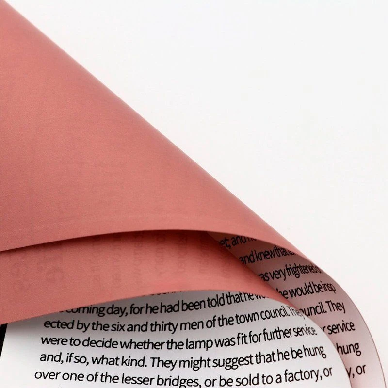 Пленка упаковочная 58*58см Газета. Матовая двухсторонняя красная 4972032