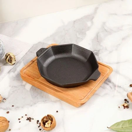 Сковорода 14см h2,5см чугун порционная восьмиугольная на подставке TM BRIZOLL арт.1425-D-H8