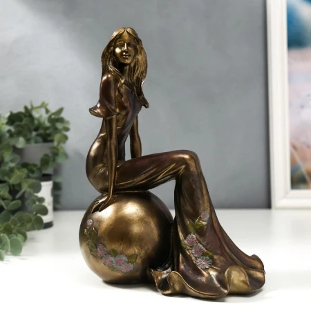 Статуэтка Девушка на шаре полистоун 24*18*11см бронза (6)