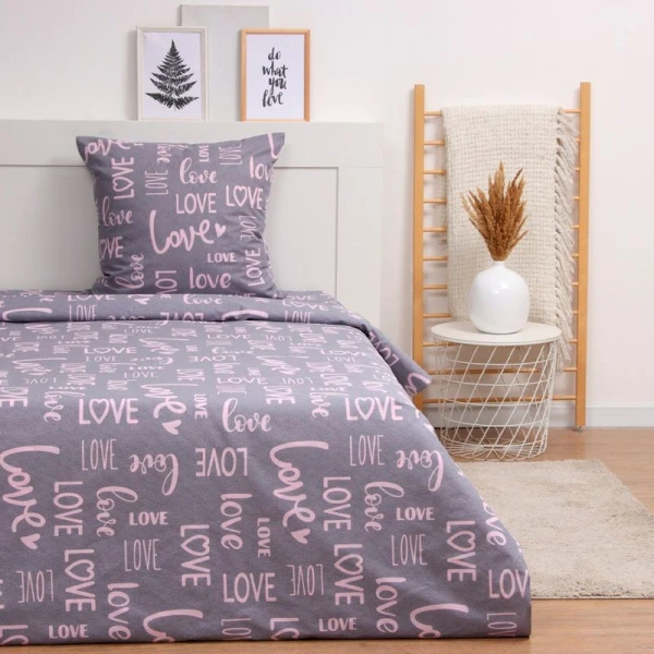 КПБ 1,5сп бязь 100%хлопок LoveLife (пр.153*215, под.145*220, нав.70*70, рис. Love) 125г/м2