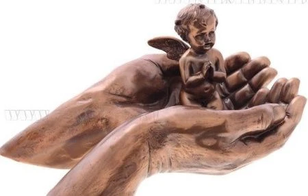 яяяФигурка Купидон на руках L22 W15,5 H15см