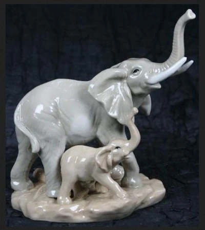 яяяФигурка Слоны, фарфор 15см (1/18)