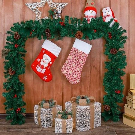 Ёлочная гирлянда шишками и красными ягодами, пышная 3 м,300 веток. НГУ-5552