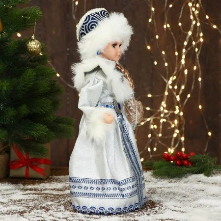 Фигурка новогодняя Снегурочка в узорчатой шубе двигается 19*40см