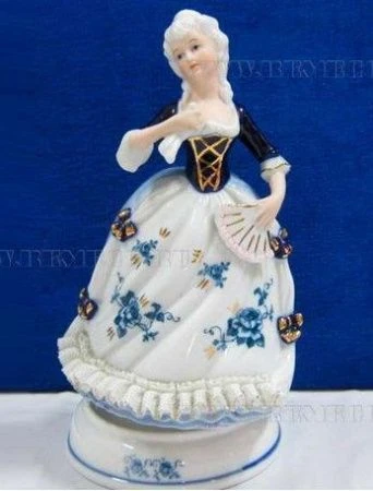 яяяФигурка музык. Девушка, H 19см (12)