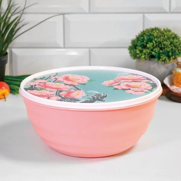 Миска 2,1л пластик Latina с декором САД ПИОНОВ розовый с крышкой (18) 223152308/04