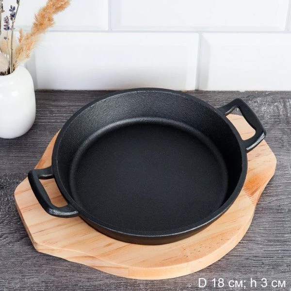 Сковорода 18*3,5см чугун круглая, на дер.подставке F-101(20)