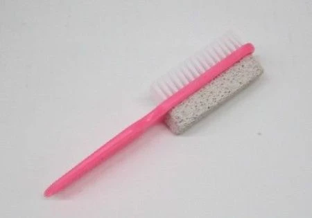 Пемза с щеткой с ручкой