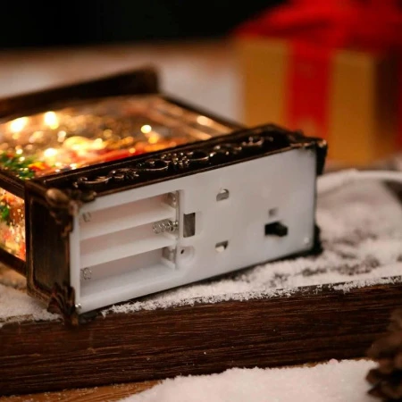 Фонарь новогодний музык. со снегом и водой 8,5*12,5*5см usb, от батареек (в комплект не входят) (24)