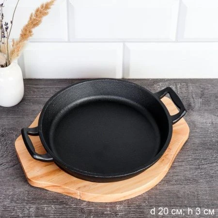 Сковорода 20*3,5см чугун круглая, на дер.подставке F-102 (20)