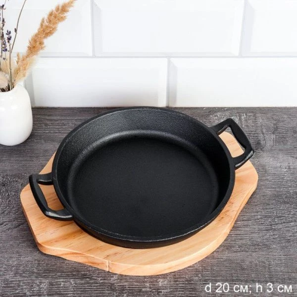 Сковорода 20*3,5см чугун круглая, на дер.подставке F-102 (20)