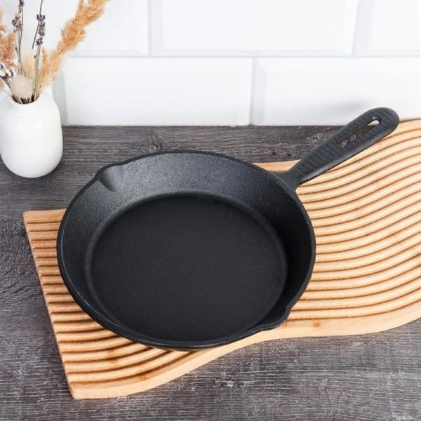 Сковорода 20*3,2см чугун с ручкой F-100 (10)