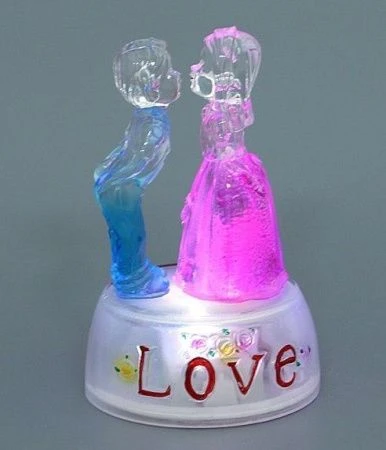 яяяФигурка Мальчик с девочкой с подсветкой пластик h14см (120)