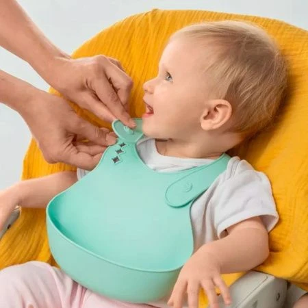 Нагрудник детский 280*216*50мм пластик светло-бежевый (15)