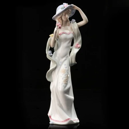 Статуэтка Девушка мечтательница в шляпке керамика 26*10,5*6см