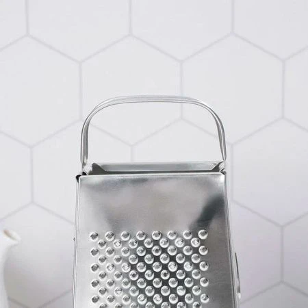 Терка 4 гранная 11*8,5*22см белая жесть в сервисной упаковке К01.000.02 (60)