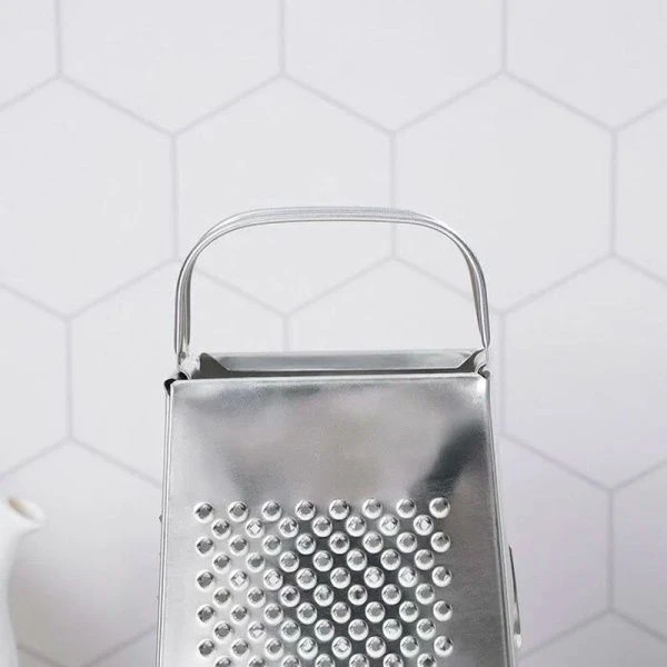 Терка 4 гранная 11*8,5*22см белая жесть в сервисной упаковке К01.000.02 (60)