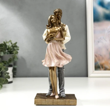 яяяСтатуэтка Влюблённая пара с сердцем в обьятиях полистоун 25,5*8,5*11см бронза (12)