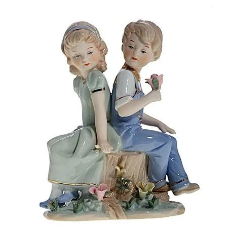 яяяСтатуэтка Мальчик и девочка фарфор 14*8*17см (24)