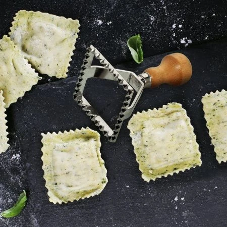 Пресс-форма для печенья, равиоли, пельменей 7*7см нерж.сталь дер.ручка (6/96)