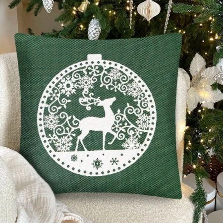 Наволочка декоративная новогодняя 45*45см гобелен НИДЕРЛАНДЫ зеленый фон Олень
