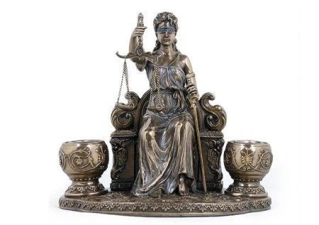 яяяСтатуэтка-подсвечник (для 2-х свечей) Фемида VWU74765A4AL
