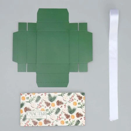 Коробка новогодняя подарочная складная картон Новогодние ветки 10*10*10см Коробка новогодняя подарочная складная картон Новогодние ветки 10*10*10см