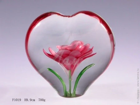 яяяФигурка СЕРДЦЕ стекл. с розой 10,5см 46003 F1019