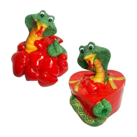 Копилка КОБРА Валентинка 10см полистоун с декор.стразами 2 вида (48)