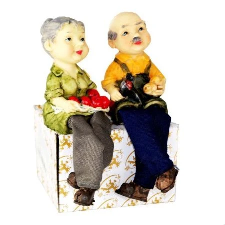 яяяСтатуэтка с висячими ножками яяяСтарички-садоводы 8см