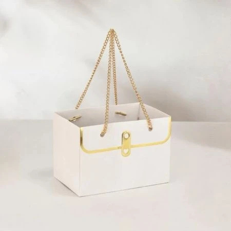 Сумочка для цветов с металл.ручкой Гламур 10*15*10,5см белая (10/250)