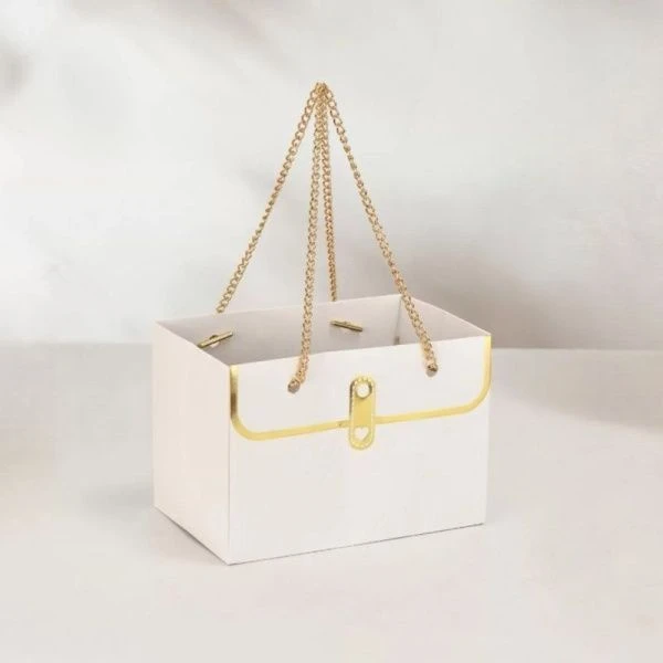 Сумочка для цветов с металл.ручкой Гламур 10*15*10,5см белая (10/250)