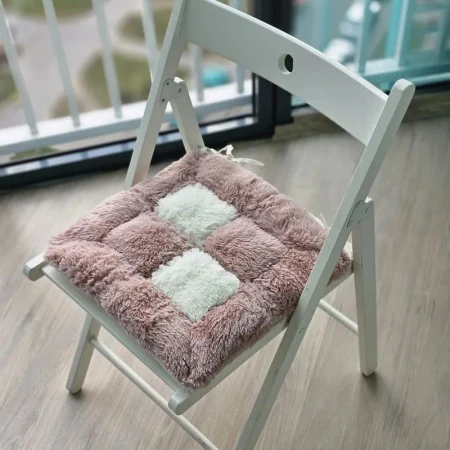 Сидушка на стул (табурет) 40*40 искусственный мех розовая JC-15724 (100) Сидушка на стул (табурет) 40*40 искусственный мех розовая JC-15724 (100)