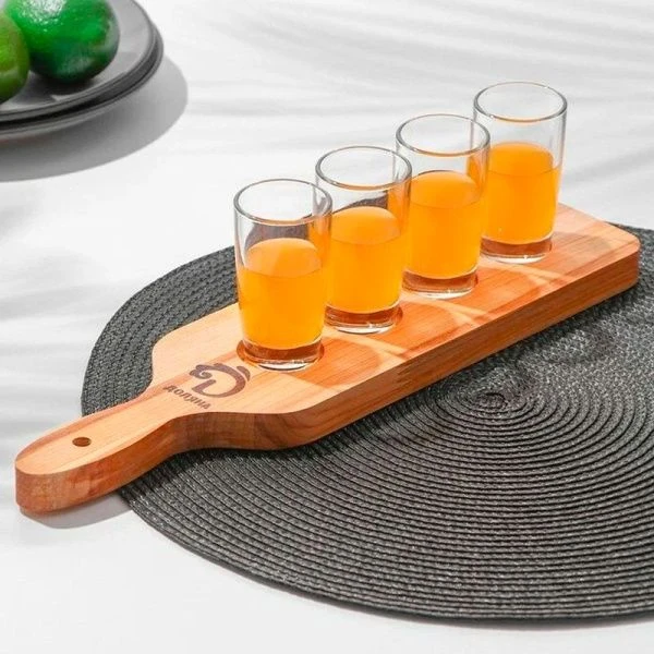 Доска для подачи 4 шотов дерево 35*9*1,8см d ячеек 3,9см с ручкой