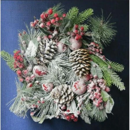 Венок новогодний D56см ЗАСНЕЖЕННЫЙ еловые ветки с шишками и ягодами DN-49278 (8)