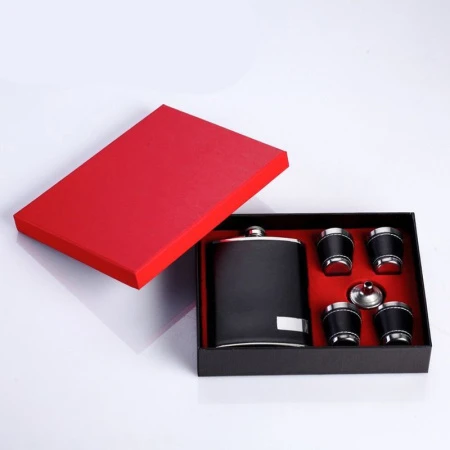 яяяНабор подарочный металл/кож.зам. 6в1 (фляжка 270мл, воронка, рюмки 4шт.) чёрный Классика