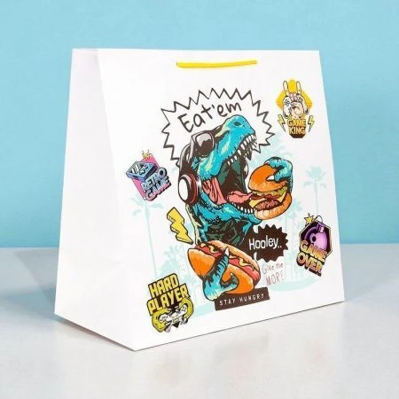 Пакет подарочный 30*30*12см Голодный динозавр с глянцевой ламинацией (квадратный)