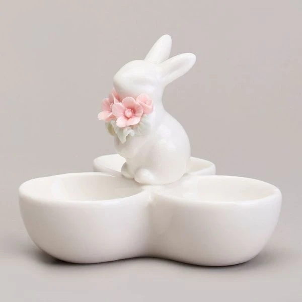 Подставка для яиц (на 3шт) 11*10,5*10см фарфор Зайчик (24) Подставка для яиц (на 3шт) 11*10,5*10см фарфор Зайчик (24)